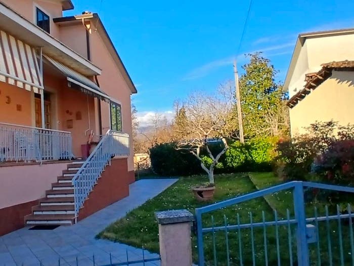 Casa con 6 locali in vendita in Via Ronco, Aulla