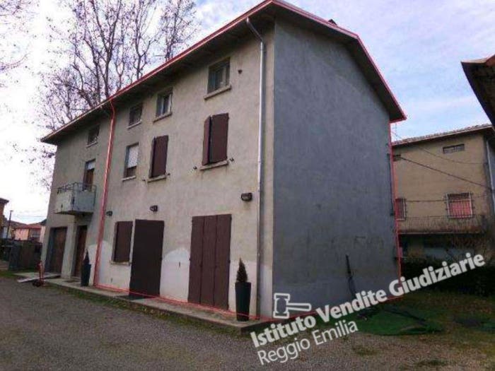 Appartamento con 6 locali in vendita in Via Libertà, Praticello, Gattatico