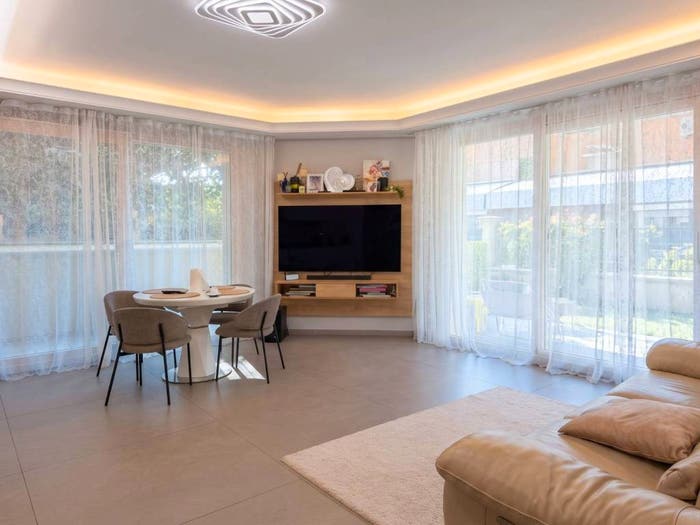 Appartamento trilocale in vendita in Viale Losanna, Miramare Rivazzurra, Rimini