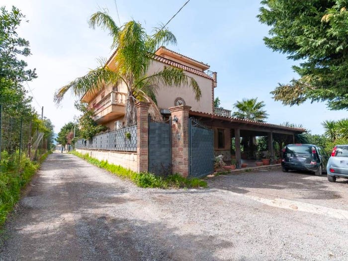 Casa con 6 locali in vendita in via Roma, Misilmeri
