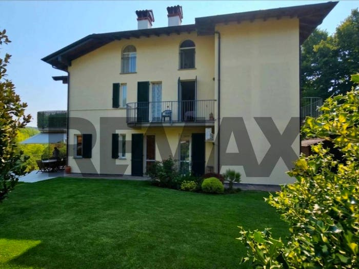 Appartamento quadrilocale in vendita in Via Berlinguer, Centro, Zavattarello