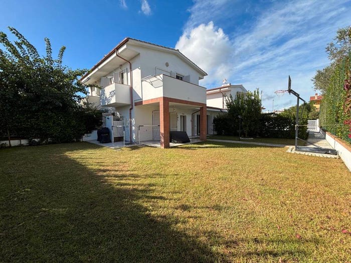 Casa con 5 locali in vendita in Via Punta Sabaudia, Sabaudia