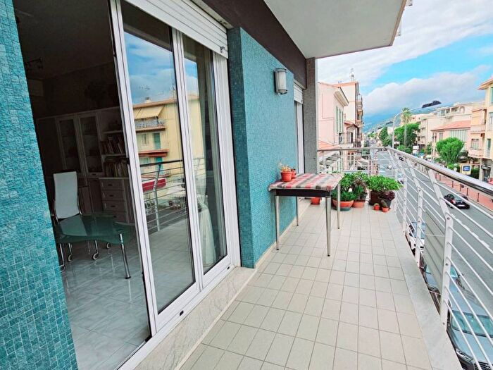 Appartamento trilocale in vendita in Via Vittorio Emanuele II, Centro, Bordighera