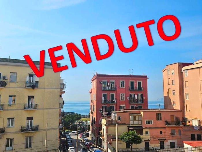 Appartamento trilocale in vendita in Via Rodolfo Morandi, Bagnoli, Napoli