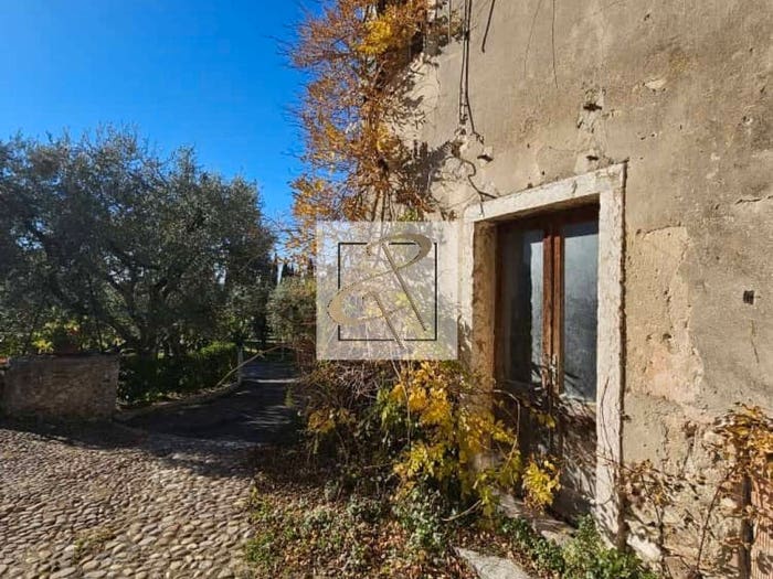 Casa con 6 locali in vendita in Via San Colombano, Bardolino