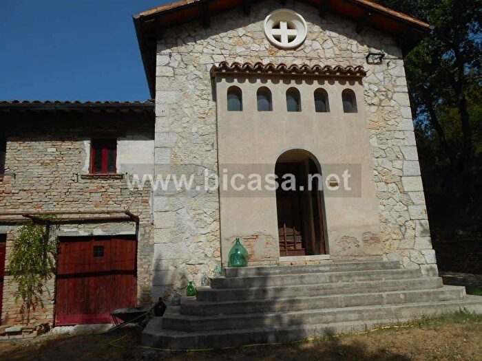 Casa con 6 locali in vendita in VIA MONTEOLIVO, Urbino