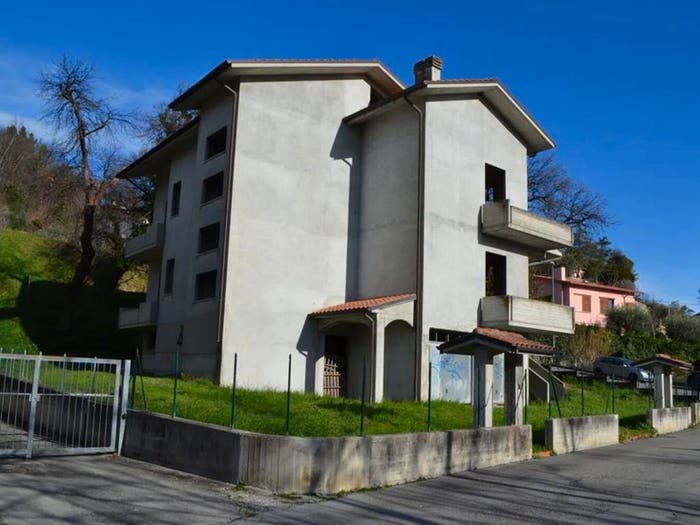 Casa con 6 locali in vendita in Viale Gioacchino Rossini SNC, Centro, Fossombrone