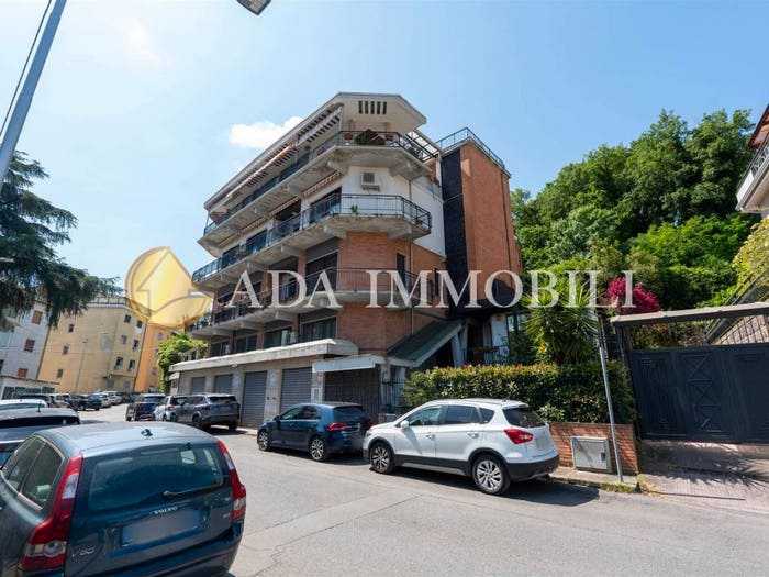 Appartamento con 6 locali in vendita in via G Amantea, Acquedotto, Cosenza