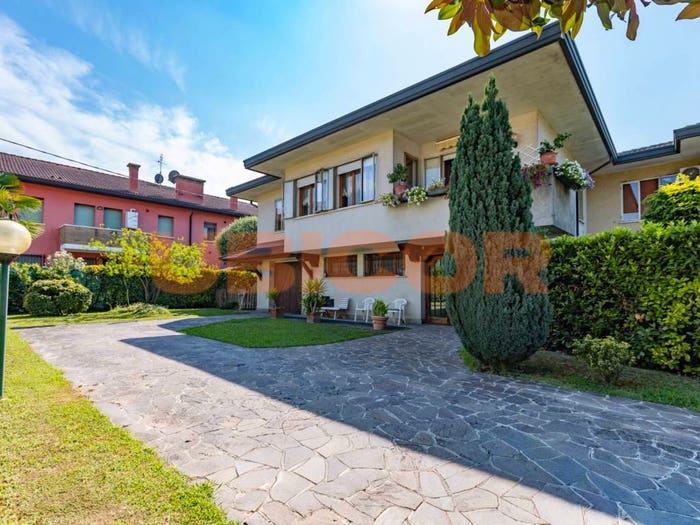 Casa con 6 locali in vendita in Centro, Casalserugo