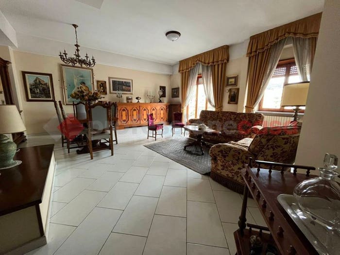 Appartamento con 5 locali in vendita in Via Garigliano snc, Centro, Cassino