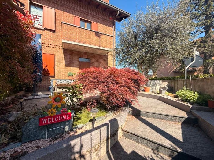 Casa con 6 locali in vendita in Via Ginevrina da Fossano, Semicentro, Cantù