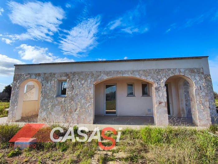 Casa con 6 locali in vendita in Strada Provinciale Maglie Otranto, Otranto