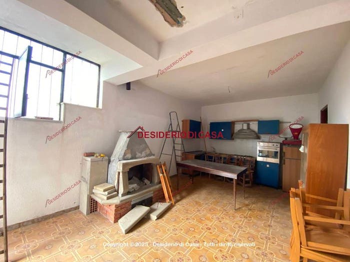 Casa con 5 locali in vendita in Via Santa Maria del Tindari, Salinà, Piraino