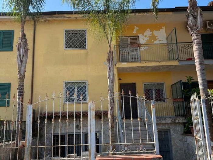 Casa con 6 locali in vendita in Via Madonna del Pantano, Varcaturo, Giugliano in Campania