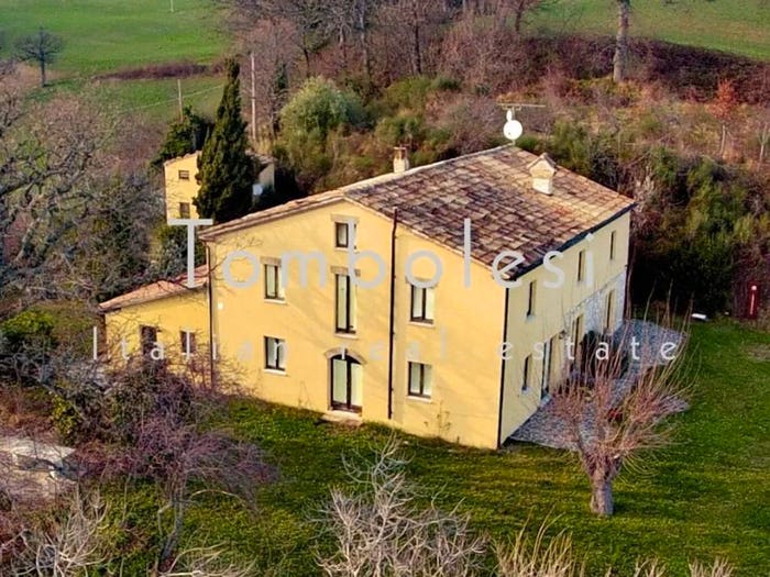 Casa con 6 locali in vendita in Località Barbanti, Pergola
