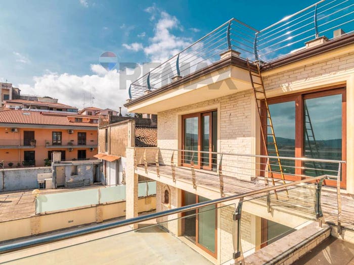 Casa con 6 locali in vendita in Via Lorenzo Maddem, San Giovanni Tupparello, Acireale