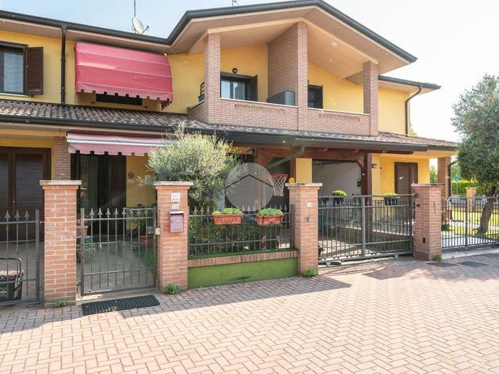 Casa quadrilocale in vendita in Via Daniel Bovet, Curtatone
