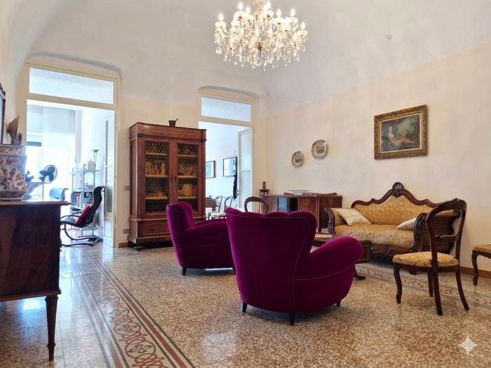 Appartamento con 6 locali in vendita in Via Gio Batta Montaldo, Centro, Pietra Ligure