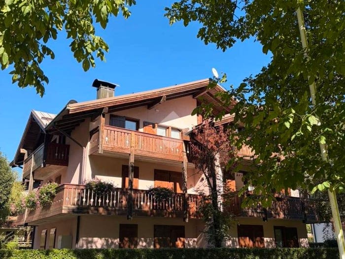Appartamento trilocale in vendita in Via Roncac, Carisolo