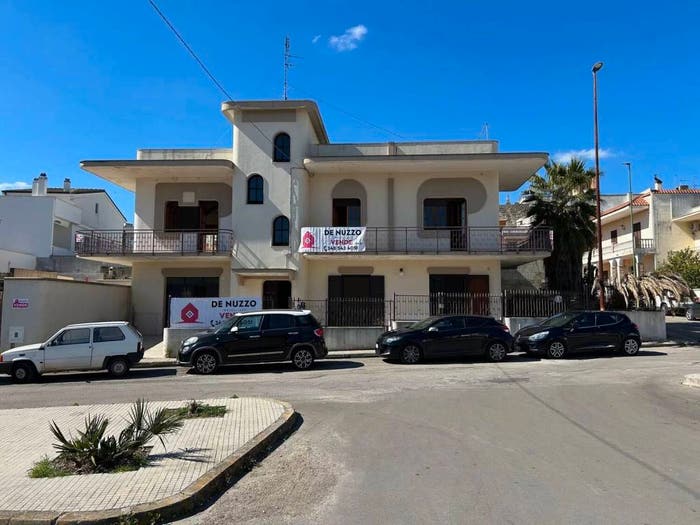 Casa con 6 locali in vendita in Casarano