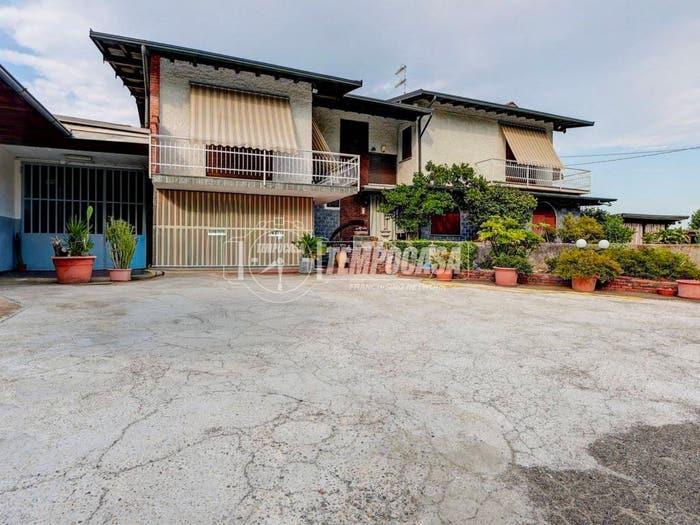 Casa con 5 locali in vendita in Via Roma, Nosate