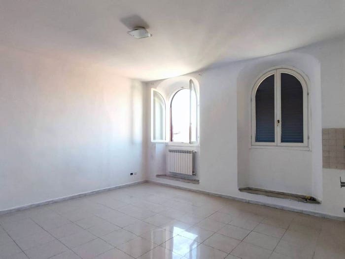 Appartamento bilocale in vendita in Via Mentana, Cisternone, Livorno