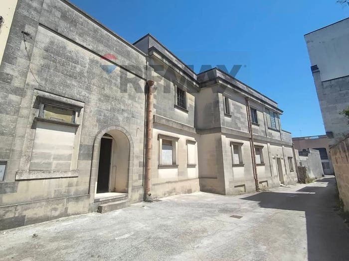 Appartamento trilocale in vendita in Via San Leonardo, Spongano
