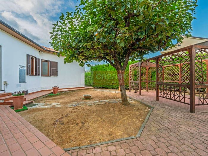 Casa con 6 locali in vendita in Regione Oliveto Terraconiglio, Albenga