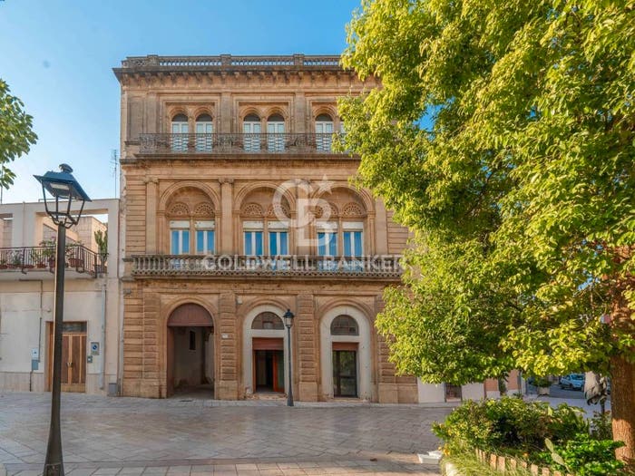 Casa con 6 locali in vendita in Viale della Repubblica, Aradeo