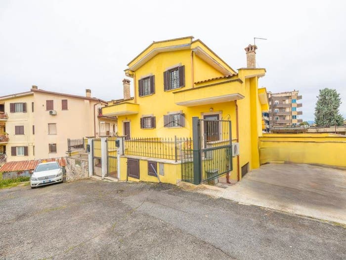 Casa con 5 locali in vendita in Via Carlo Maria Piazza, Centro, Guidonia Montecelio
