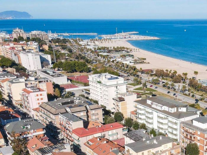 Appartamento con 5 locali in vendita in Via Isonzo, Centro, Civitanova Marche