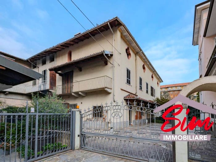 Casa con 5 locali in vendita in Via del Moro snc, Centro, Oleggio