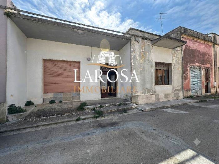 Casa con 6 locali in vendita in Via Castriota, Calimera