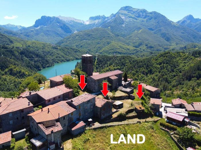 Casa con 6 locali in vendita in Minucciano