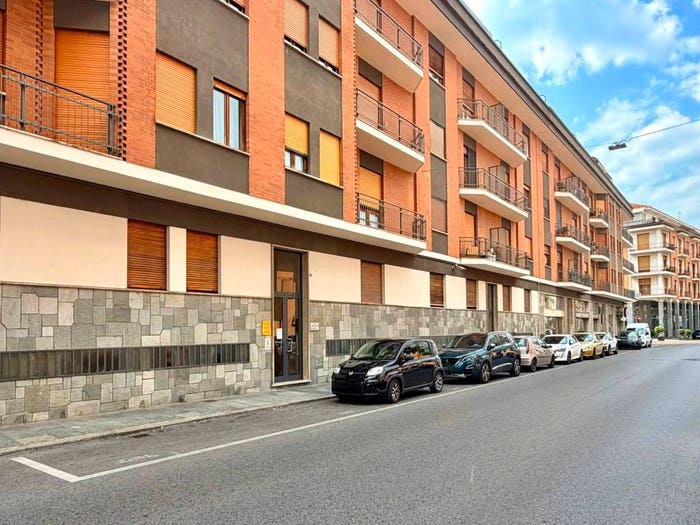Appartamento trilocale in vendita in Via Fratelli Carando, Centro, Bra