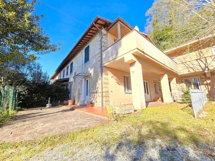 Casa con 6 locali in vendita in Camaiore Paese, Camaiore