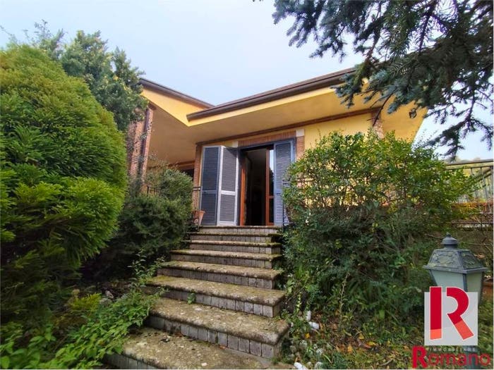 Casa con 6 locali in vendita in via Abbatella, Castel Morrone