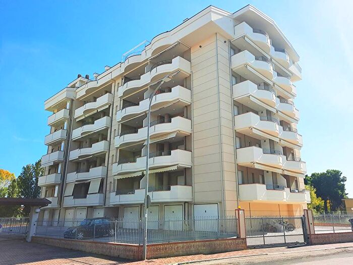 Casa quadrilocale in vendita in Via Legnano, Centro, Alba Adriatica