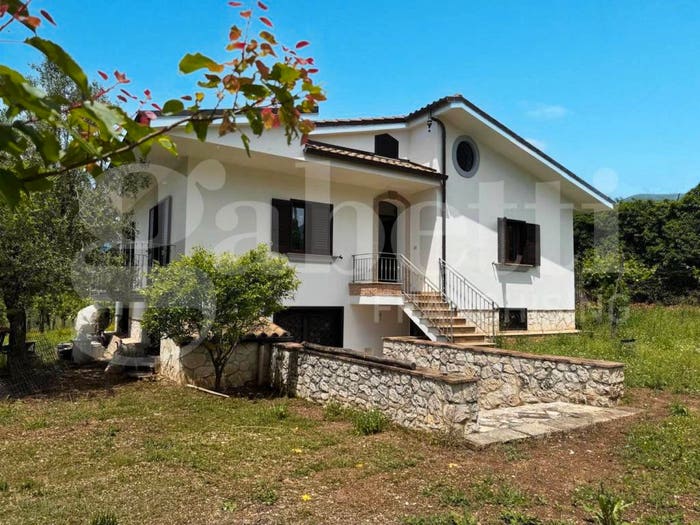 Casa con 6 locali in vendita in Via Sala snc, San Potito Sannitico