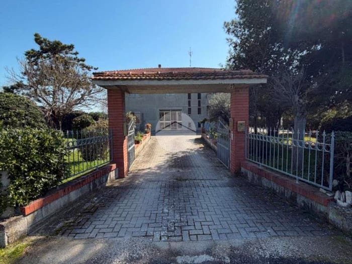 Casa con 5 locali in vendita in Via Mario Sironi, Torrette Ponte Sasso, Fano