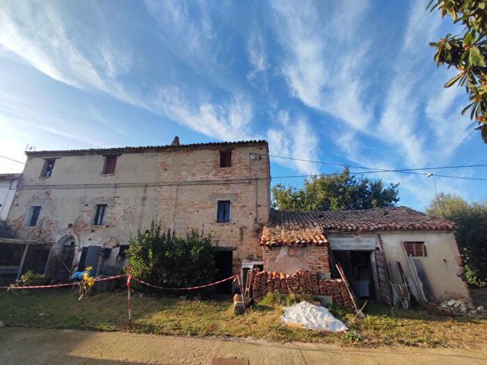 Casa con 6 locali in vendita in via seconda strada, Bellocchi Falcineto, Fano