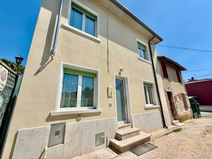 Casa trilocale in vendita in Via Borgo Secolo, Centro, Peschiera del Garda