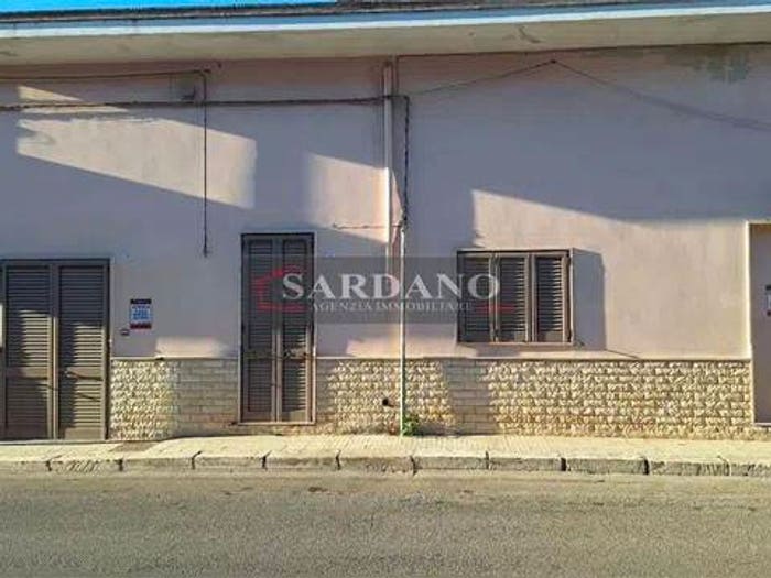 Casa quadrilocale in vendita in Via Giovanni Bovio, San Pancrazio Salentino
