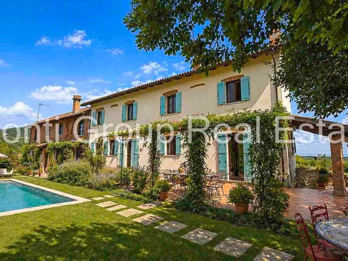 Casa con 6 locali in vendita in Morbello