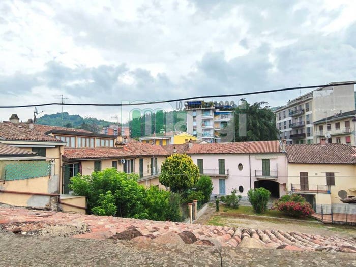 Casa con 6 locali in vendita in Via Emilia, Centro, Broni