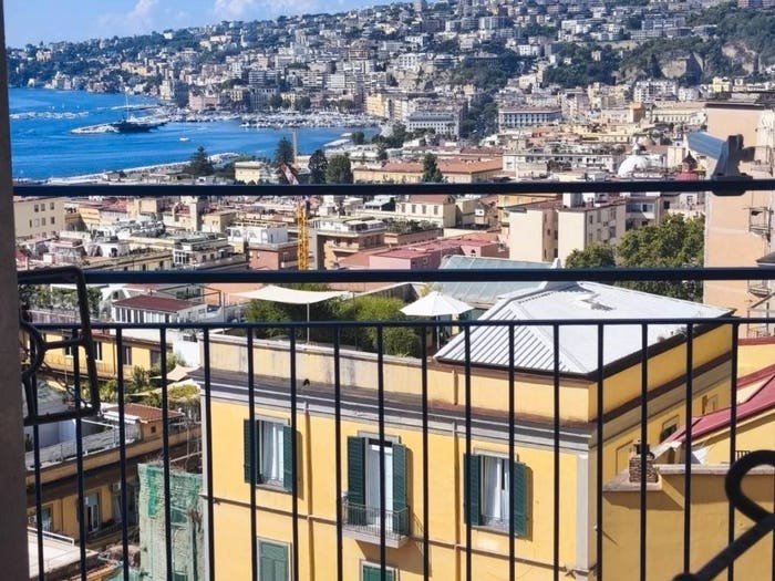 Appartamento con 5 locali in vendita in Via Filippo Rega, Chiaia, Napoli