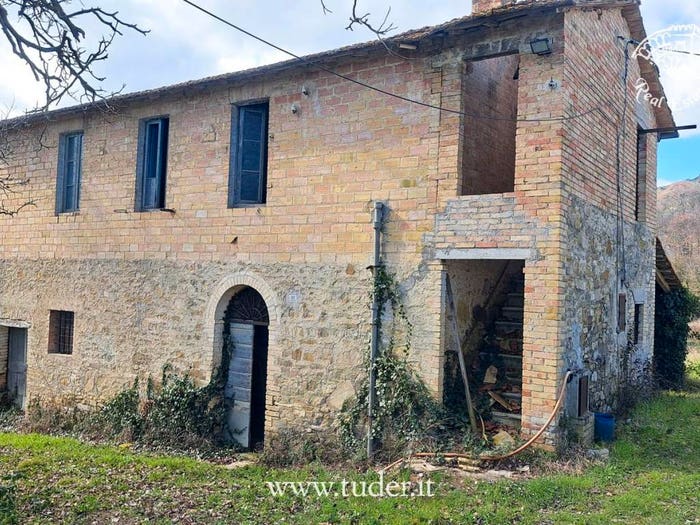 Casa con 6 locali in vendita in Via Castelbuono, Bevagna