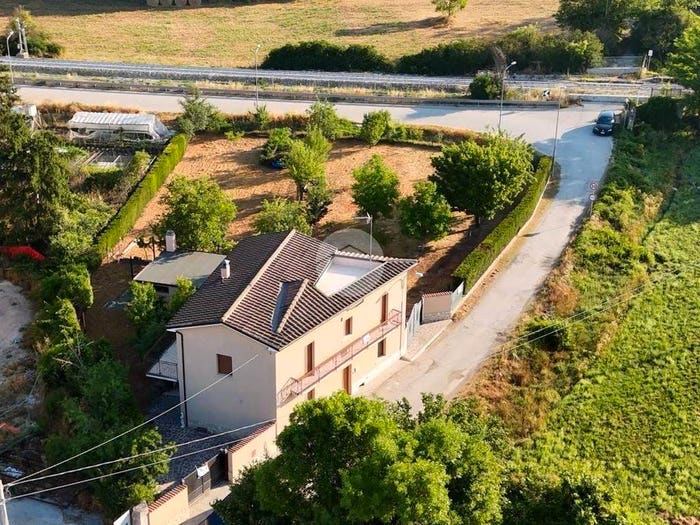 Appartamento quadrilocale in vendita in Via Oppietti, Sant'Elia Bazzano, L'Aquila