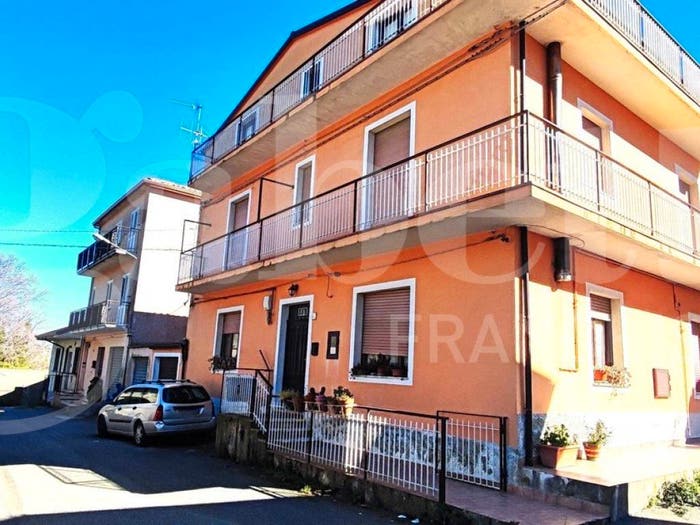 Appartamento con 5 locali in vendita in VIA C BATTISTI, Centro, Girifalco