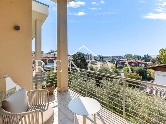 Appartamento trilocale in vendita in Via A della Scala, Centro, Lazise